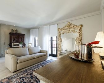 Rouge on Rose Boutique Hotel - Cape Town