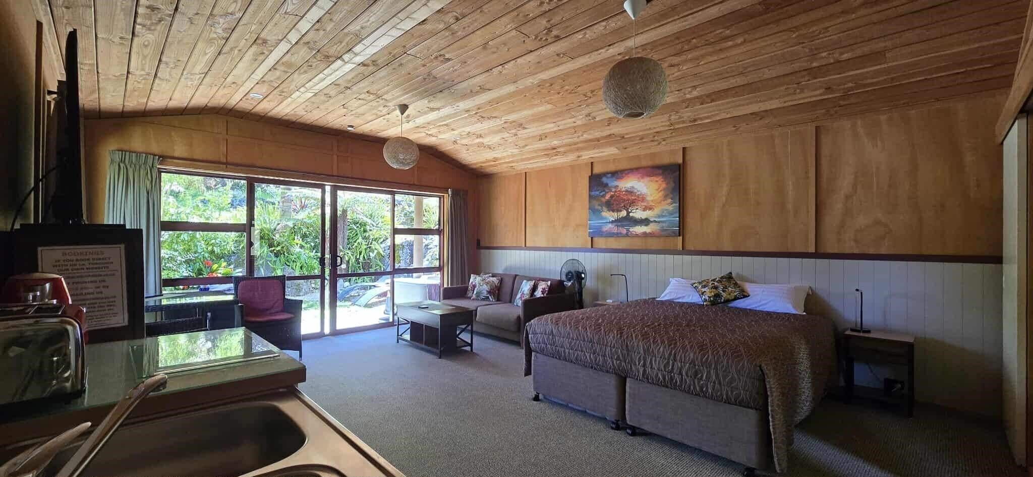 The Rocks Chalets - טקאקה - סלון