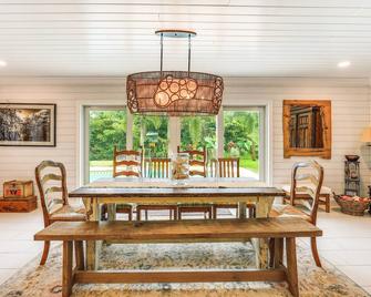 Spacious Palm City Home with Private Pool Near Golf - Palm City - Comedor