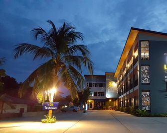 Chic Living Hotel - Ubon Ratchathani - Gebouw