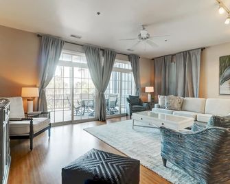 Beachwalk Villa 11 - Walk to Beach & Downtown Area! Partial Ocean Views - Folly Beach - Sala de estar