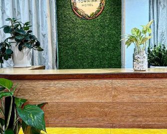 Town Inn Hotel - Rainforest - Jerantut - Front desk