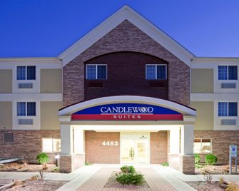 Candlewood Suites Milwaukee Brown Deer - Brown Deer - Budova