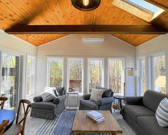 Constellation Cove on Chandos - Apsley - Living room