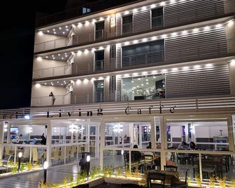 Living - Casoria - Gebouw