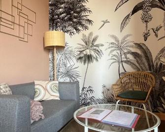 Le Vichy Centre, spacieux et cosy T2 avec vue, au calme - Vichy - Wohnzimmer