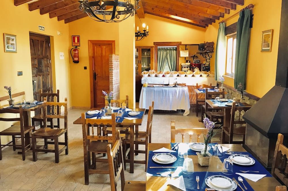 Posada La Cabaña De Salmon - סנטילנה דל מאר - מסעדה