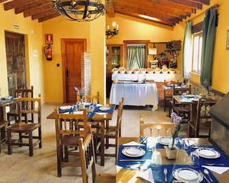 Posada La Cabaña De Salmon - סנטילנה דל מאר - מסעדה