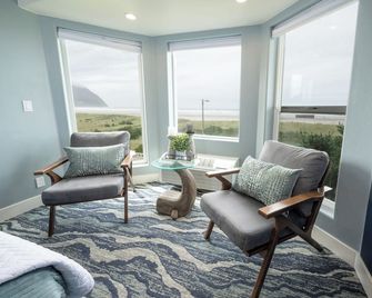 The Seaside Oceanfront Inn - Seaside - Wohnzimmer