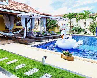 Villa Paradise in Brazil - Praia de Guaratiba Prado-BA - Prado - Pool
