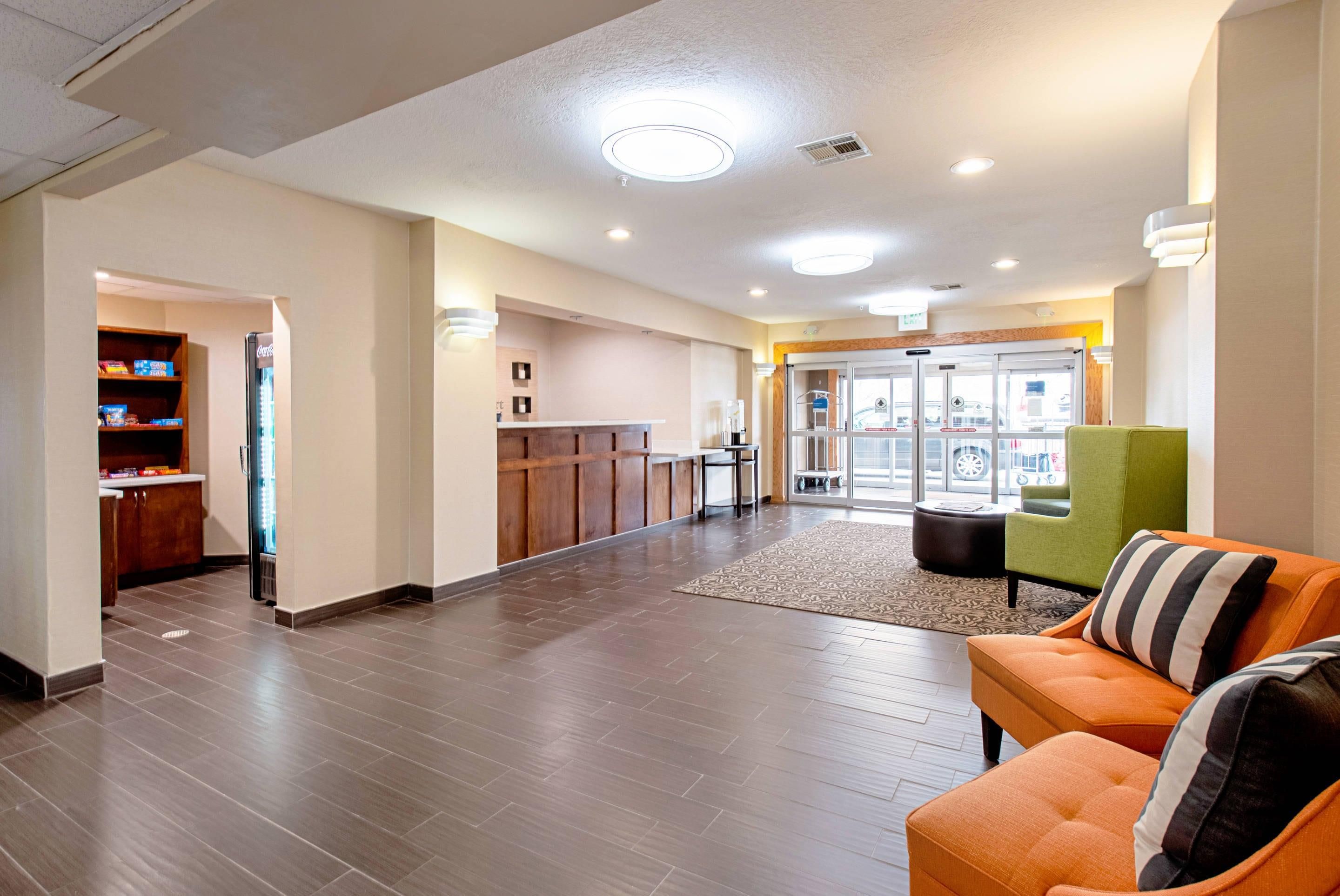 Comfort Inn & Suites Fredericksburg - Fredericksburg - Lobby
