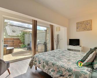 'L'aube - Private Spa - Quiet Location - Theix - Chambre