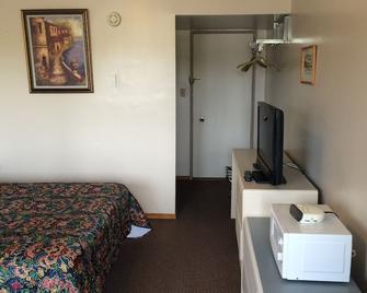 Pal's Motel - Medicine Hat - Bedroom