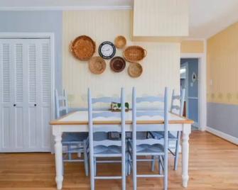 Bluff Springs Farmhouse - Lewisburg - Comedor