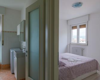 Bilocale Via Forni - Udine - Camera da letto