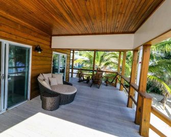Life's A Beach - Utila - Patio