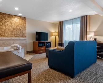 Comfort Inn & Suites South Hill I-85 - South Hill - Вітальня