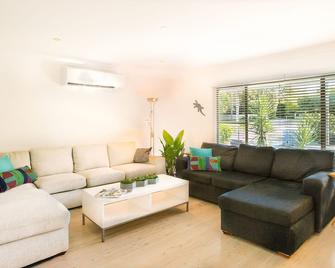 Ocean Breeze - Huskisson - Living room