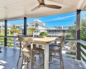 Modern Beachy Oasis! Upper Level, Just Steps From the Ocean! - Wrightsville Beach - Balcony