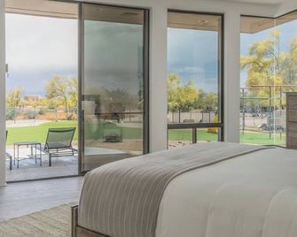 Fallbrook by AvantStay | Luxury Home on 40acres w/Pool, Putting Green & Rooftop - Скоттсдейл