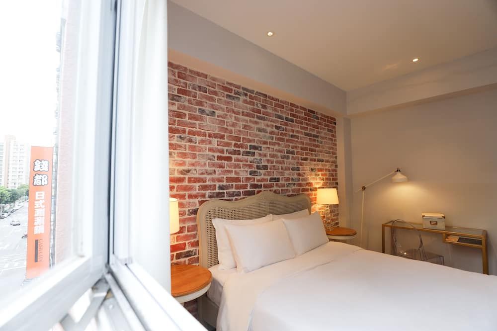 سلو تاون هوتل - ريل