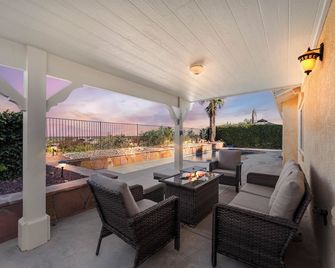 Quiet home in West Palmdale Hills W/Pool - Palmdale - Balcony