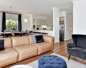 Villa 2br Dolcetto Villa located within Cypress Lakes Resort - Pokolbin - Living room