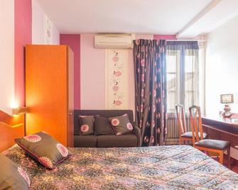 Hôtel Les Platanes - Arbigny - Bedroom