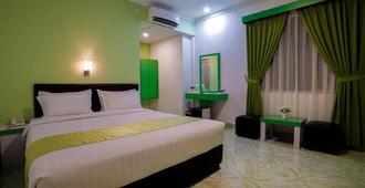 ZEN Rooms Near Fery Terminal Batam Centre - Batam - Yatak Odası