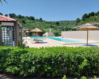 Hotel Parco Carabella - Vieste - Kolam