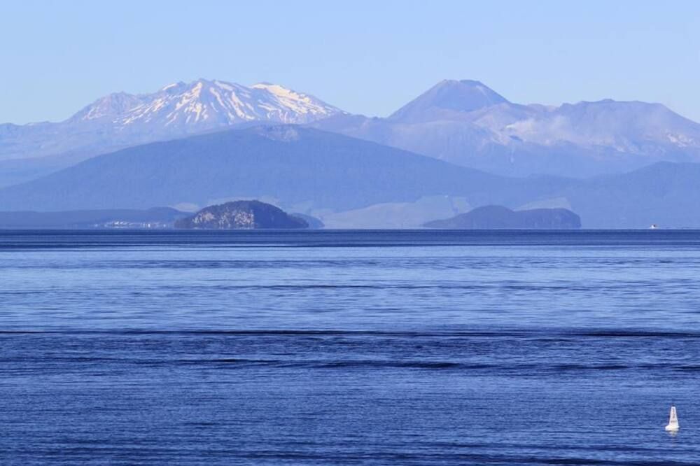 Gables Lakefront Motel