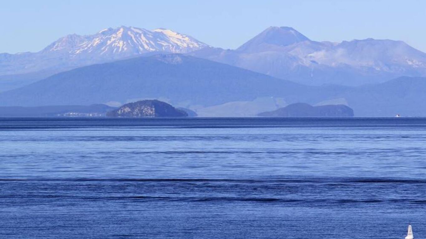 Gables Lakefront Motel