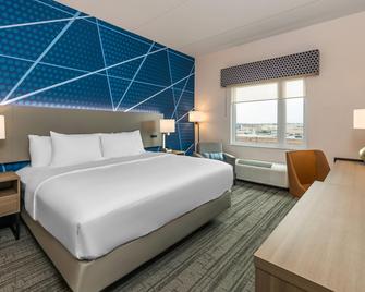 Comfort Inn and Suites - Bradford West Gwillimbury - Bedroom