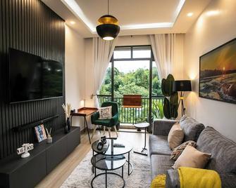 The Gray Haven Lakeside Condo in Entebbe - Entebbe - Wohnzimmer