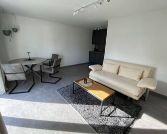 1 Bedroom Apartment in Tiefenbronn - Tiefenbronn - Sala de estar
