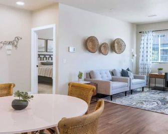 Phoenix Goodyear Apartments by Landing - Goodyear - Obývací pokoj