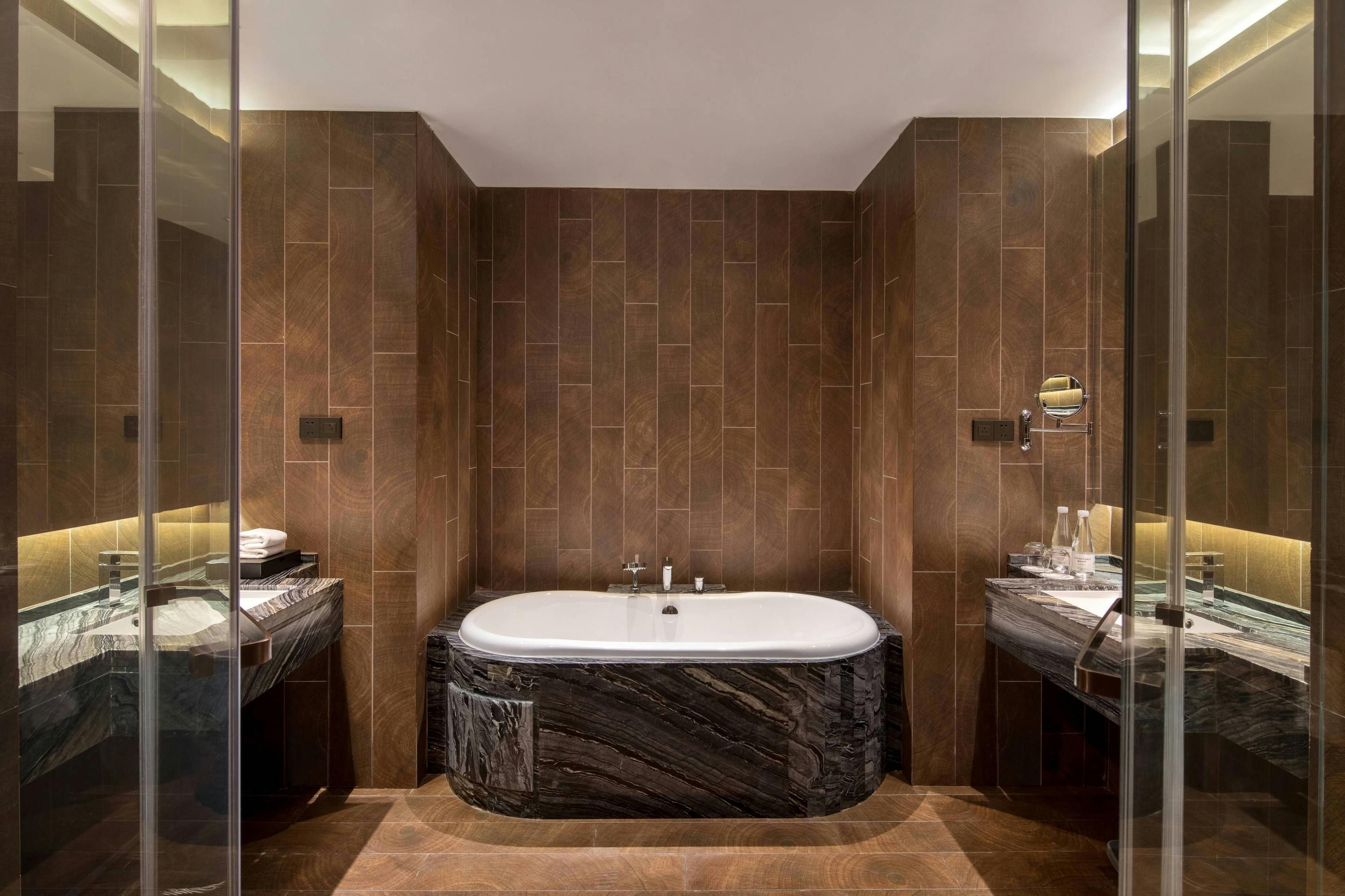 Courtyard by Marriott Shanghai International Tourism and Resorts Zone thumbnail 2