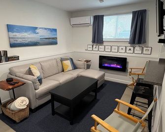 Stay at this charming one bedroom cottage and enjoy exploring the Finger Lakes. - Waterloo - Salon