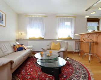 Inviting Apartment in Eimelrod With Garden - Willingen - Wohnzimmer
