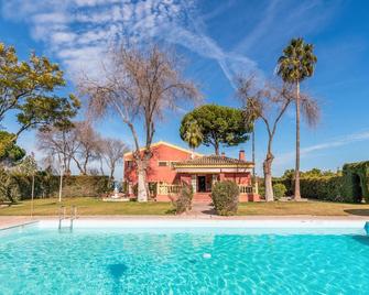 Beautiful Home In Moron De La Frontera - Morón de la Frontera - Pool