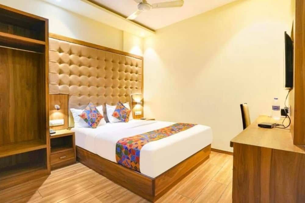 Cozy Inn T2 Mumbai Airport thumbnail 3