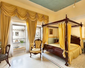 Hotel Art Resort Galleria Umberto - Naples - Bedroom