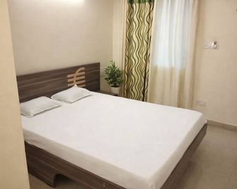Hotel Rosewood Plaza Mahabaleshwar - Mahabaleshwar - Makuuhuone