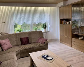 Vacation apartment in fairytale surroundings - Baunatal - Wohnzimmer