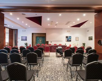 Hotel Centrale - Piombino - Salle de réunion