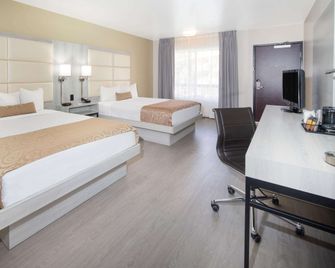 Ramada by Wyndham Burbank Airport - Burbank - Habitación