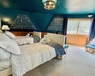 Spacious 5-bedroom dome home 13 min from Goldendale Observatory - Goldendale - Bedroom