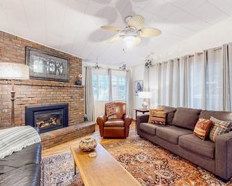 Charming riverfront home with fireplace, patio, grill, & full kitchen - Joseph - Living room