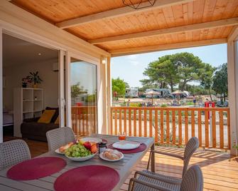 Mobile Homes at Camping Ugljan Resort - Ugljan - Gebäude
