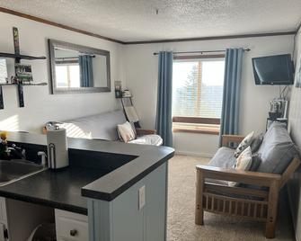 Ski In/ Ski Out 1 Br Condo With Amazing Views! - Snowshoe - Living room